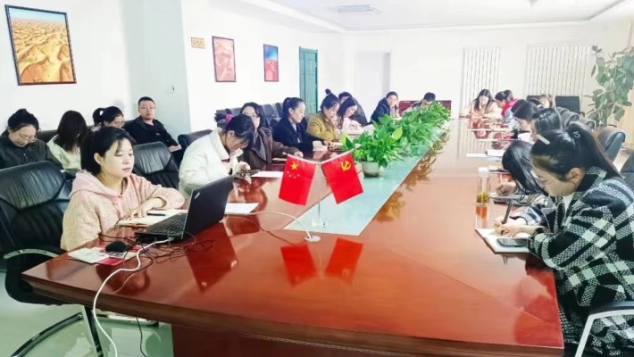 裝備公司團委所屬各團支部召開(kāi)專(zhuān)題會(huì )議學(xué)習共青團甘肅省第十四次代表大會(huì )精神