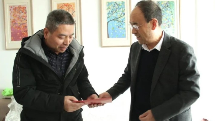 新春慰問(wèn)送關(guān)懷 歲寒情深暖人心——甘肅建投總法律顧問(wèn)、董事會(huì )秘書(shū)毛宏勇走訪(fǎng)慰問(wèn)裝備公司困難黨員